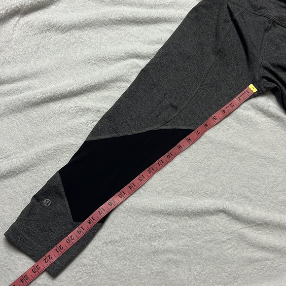 Grey and black Lululemon Capris - Picture 10 of 10